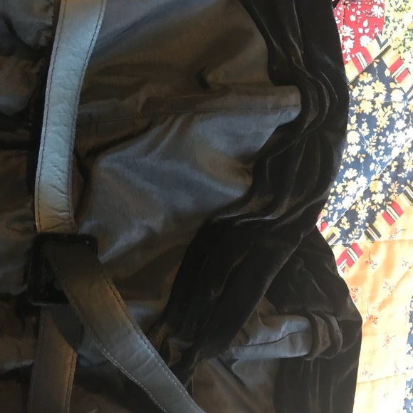 Short black dress - Picture 2 of 3